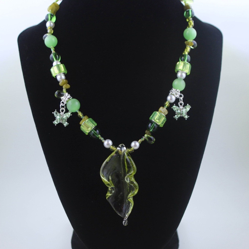 Green Beaded Necklace with Leaf Pendant